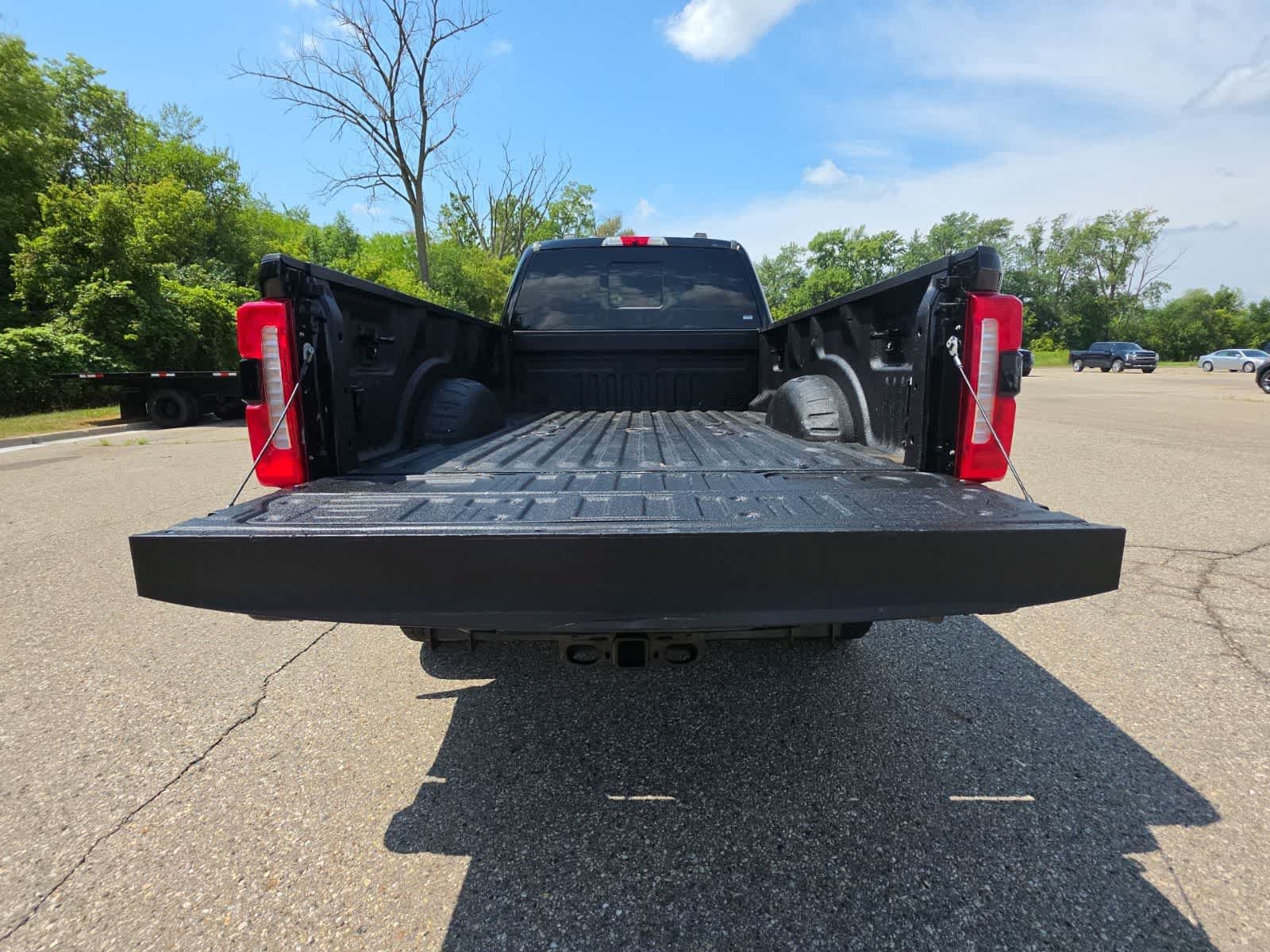 Used 2023 Ford F350 Lariat w/ Black Appearance Package AWD/4WD image 11