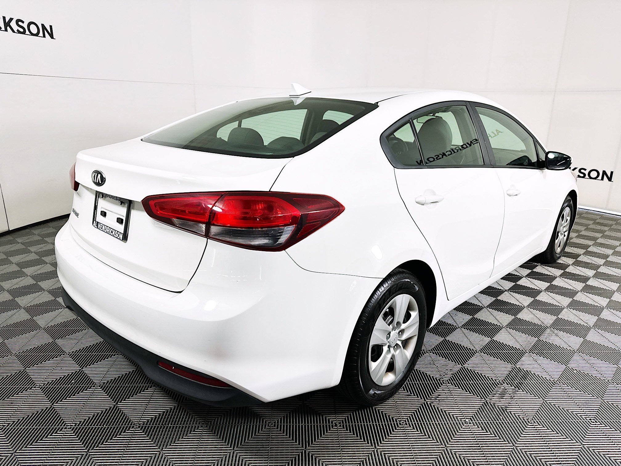 Used 2017 Kia Forte LX image 3
