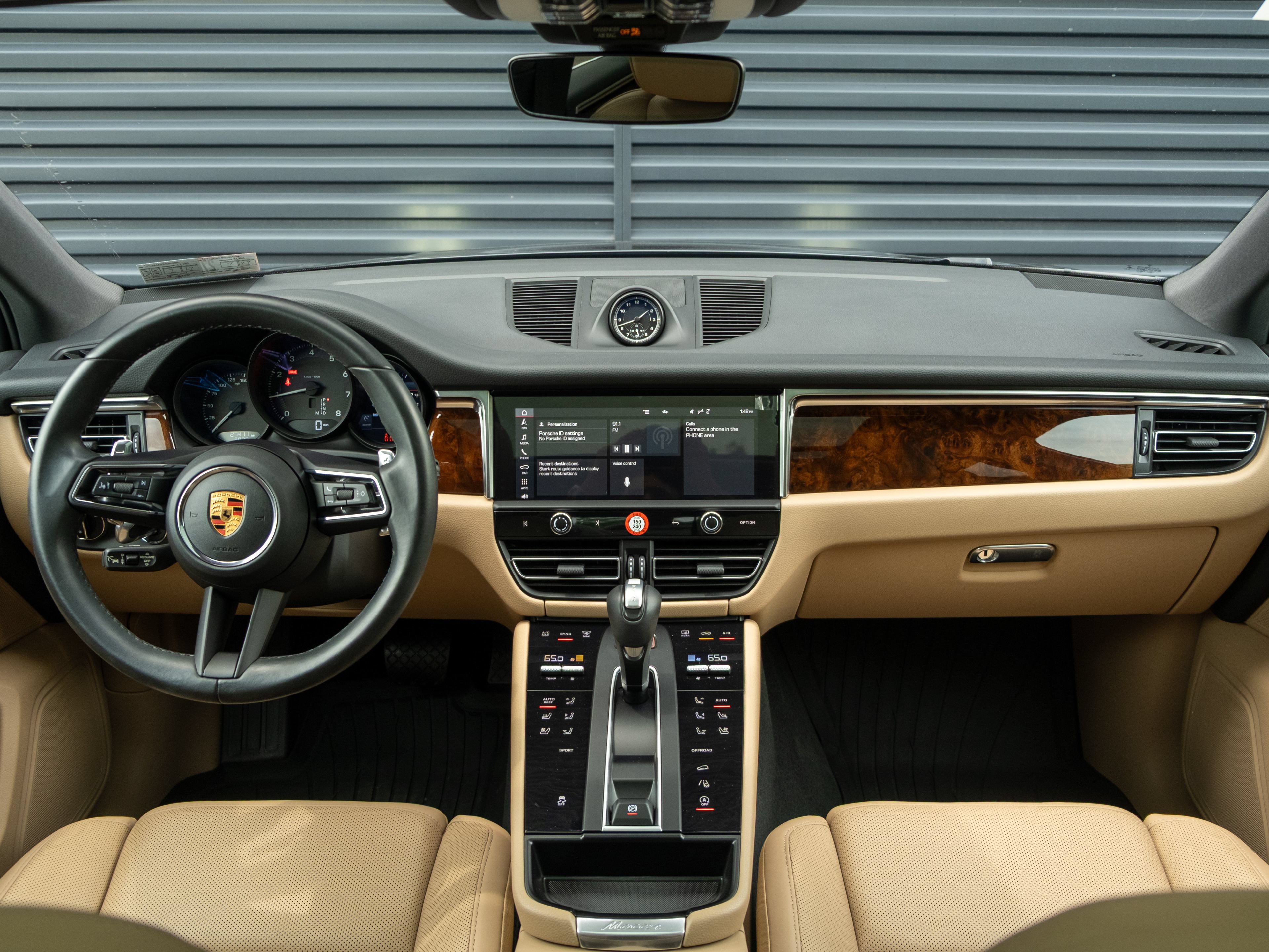 Certified 2023 Porsche Macan AWD/4WD image 6