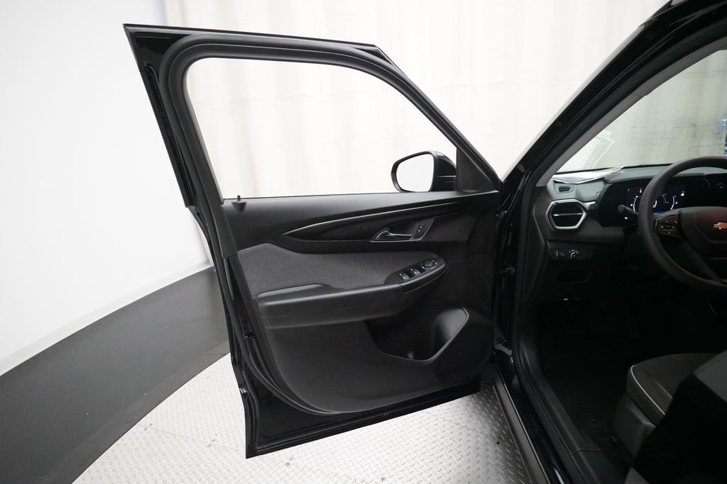 Used 2025 Chevrolet TrailBlazer LT AWD/4WD image 27