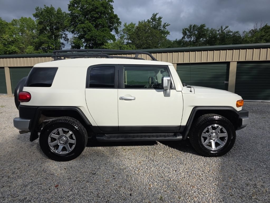 Used 2014 Toyota FJ Cruiser 4WD w/ Upgrade Package image 9