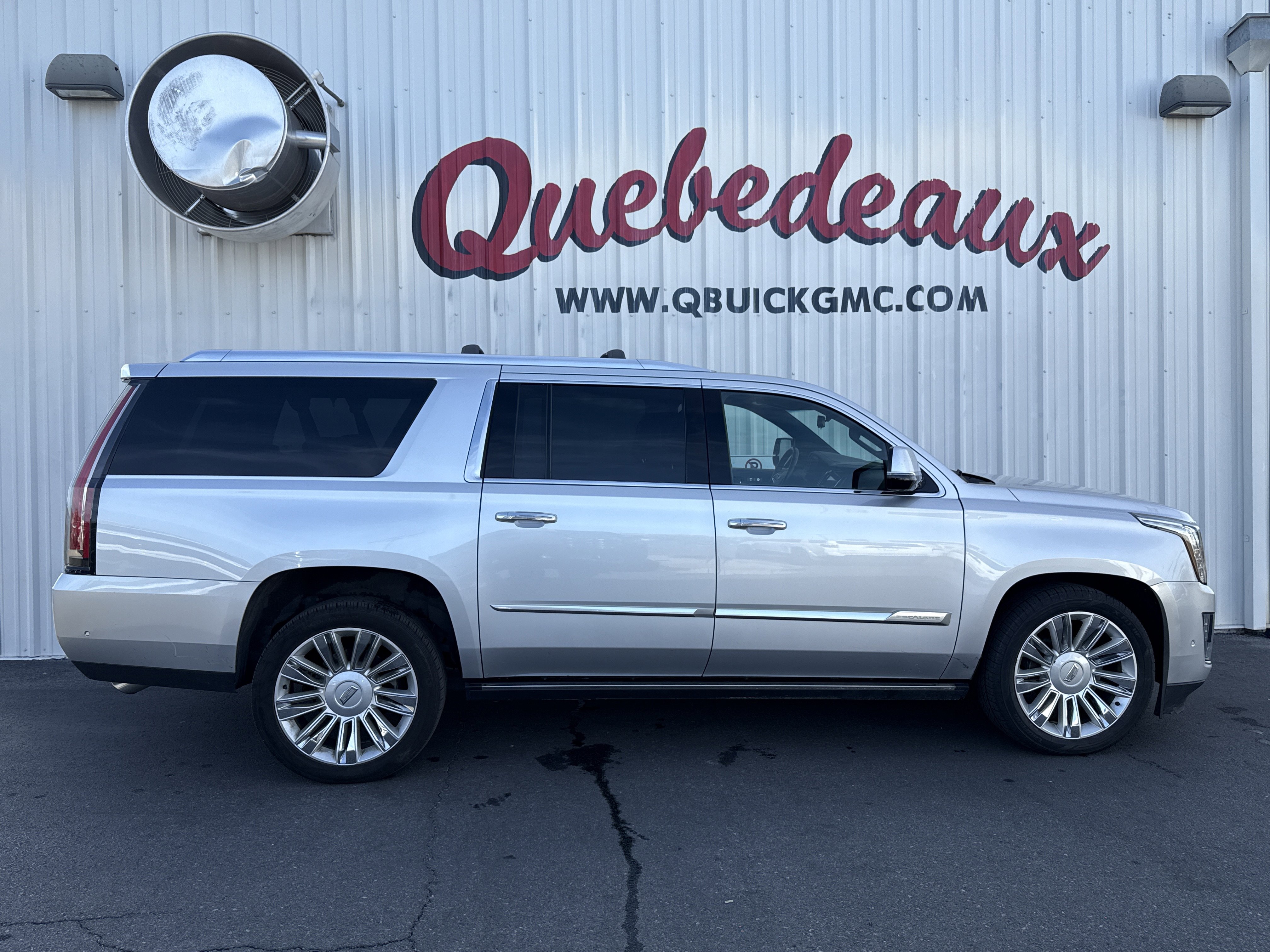 Used 2019 Cadillac Escalade ESV Platinum image 38