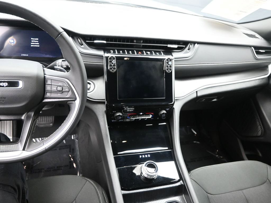 Used 2025 Jeep Grand Cherokee L Laredo image 13