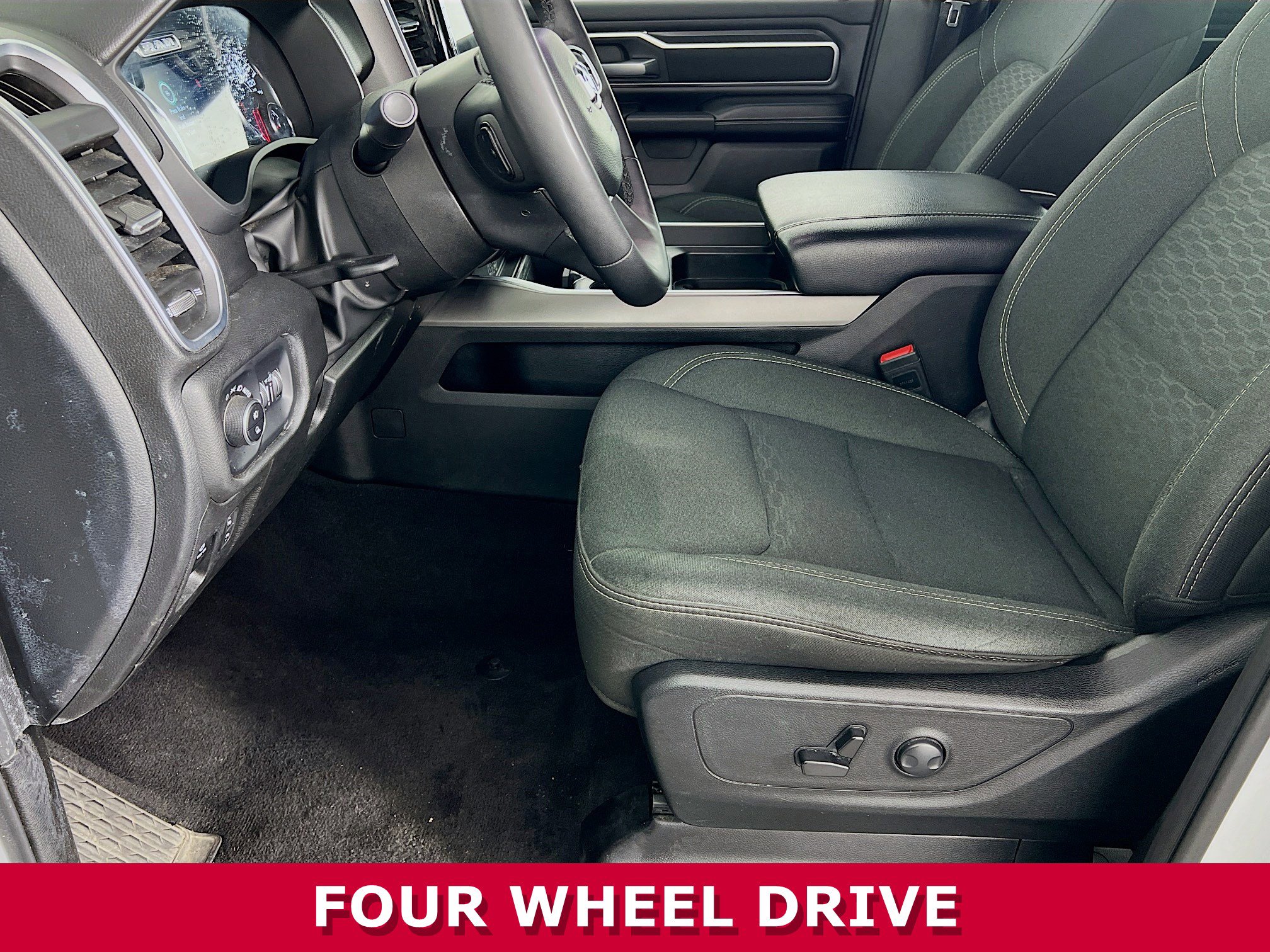 Used 2025 RAM 1500 Big Horn AWD/4WD image 3