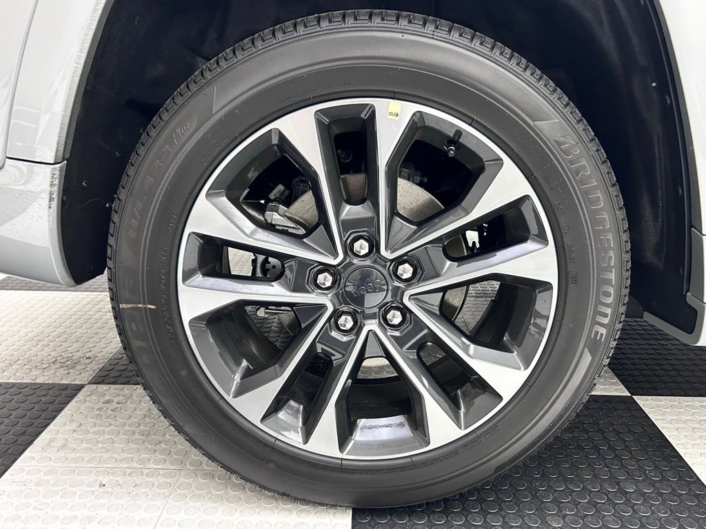 New 2025 Jeep Grand Cherokee Overland w/ Adv Protech Group III image 9