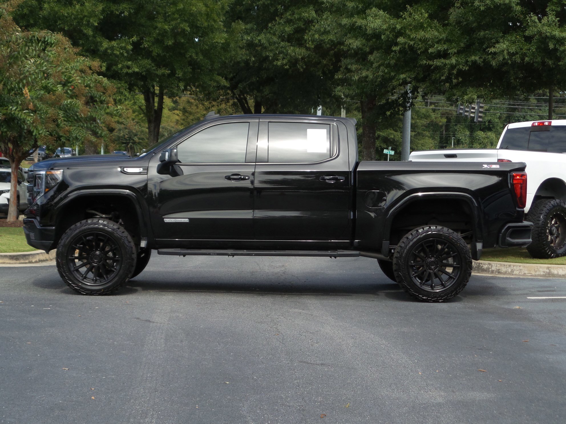 Used 2025 GMC Sierra 1500 Elevation w/ Elevation Premium Package image 5