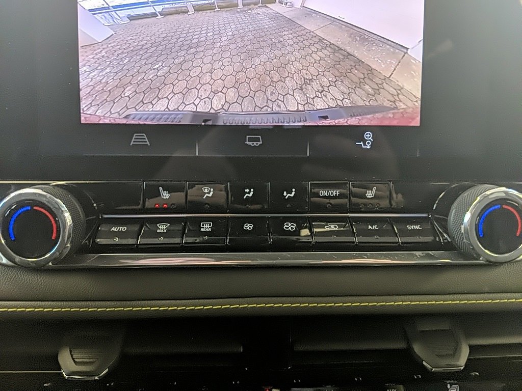 Used 2024 Chevrolet Colorado ZR2 w/ Safety Package image 20