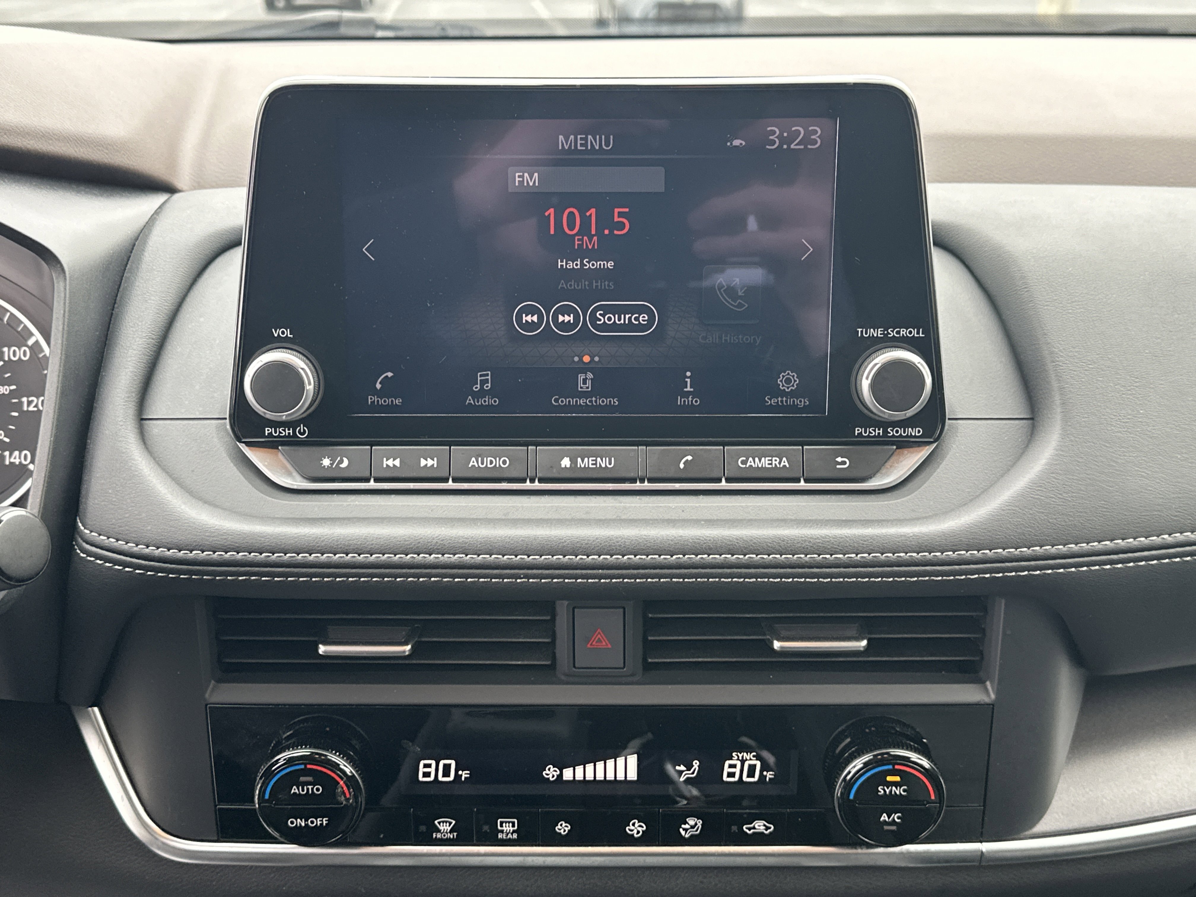 Used 2023 Nissan Rogue SV image 24