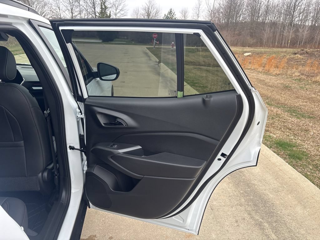 New 2026 Chevrolet Trax RS w/ Sunroof Package FWD image 35