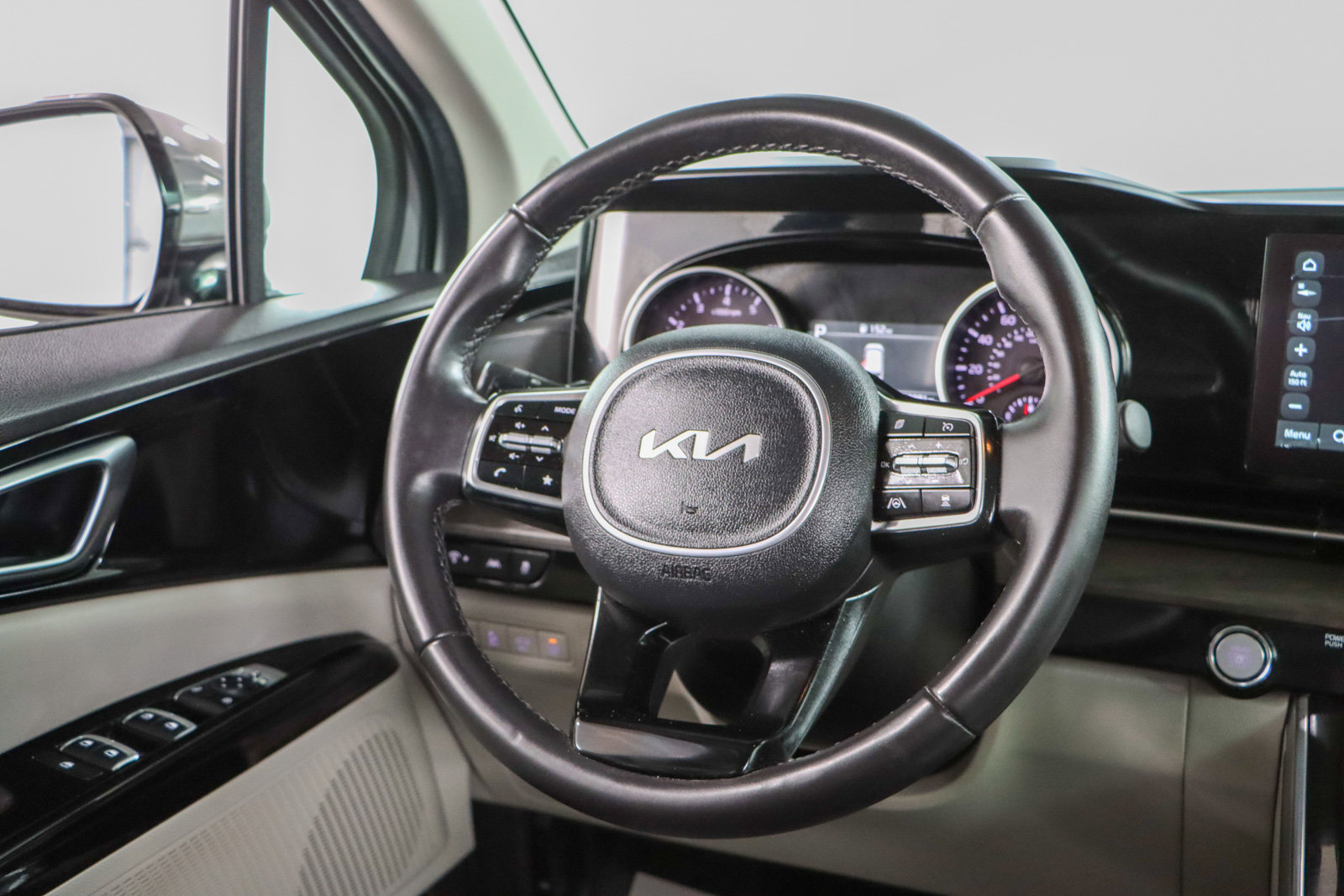 Used 2024 Kia Carnival EX FWD image 12