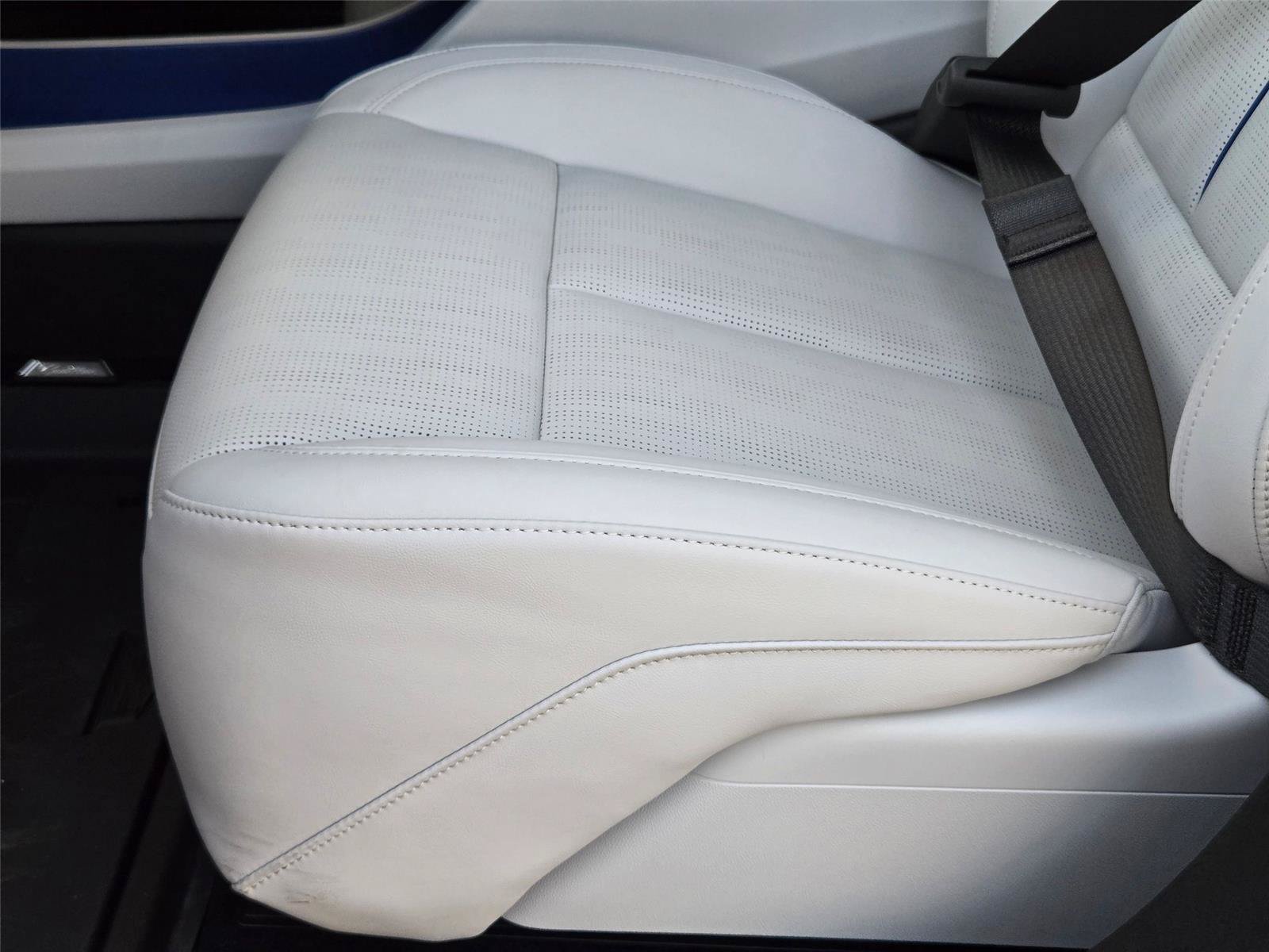 New 2026 Cadillac Optiq Luxury 2 w/ LPO, Floor Liner Package AWD/4WD image 26