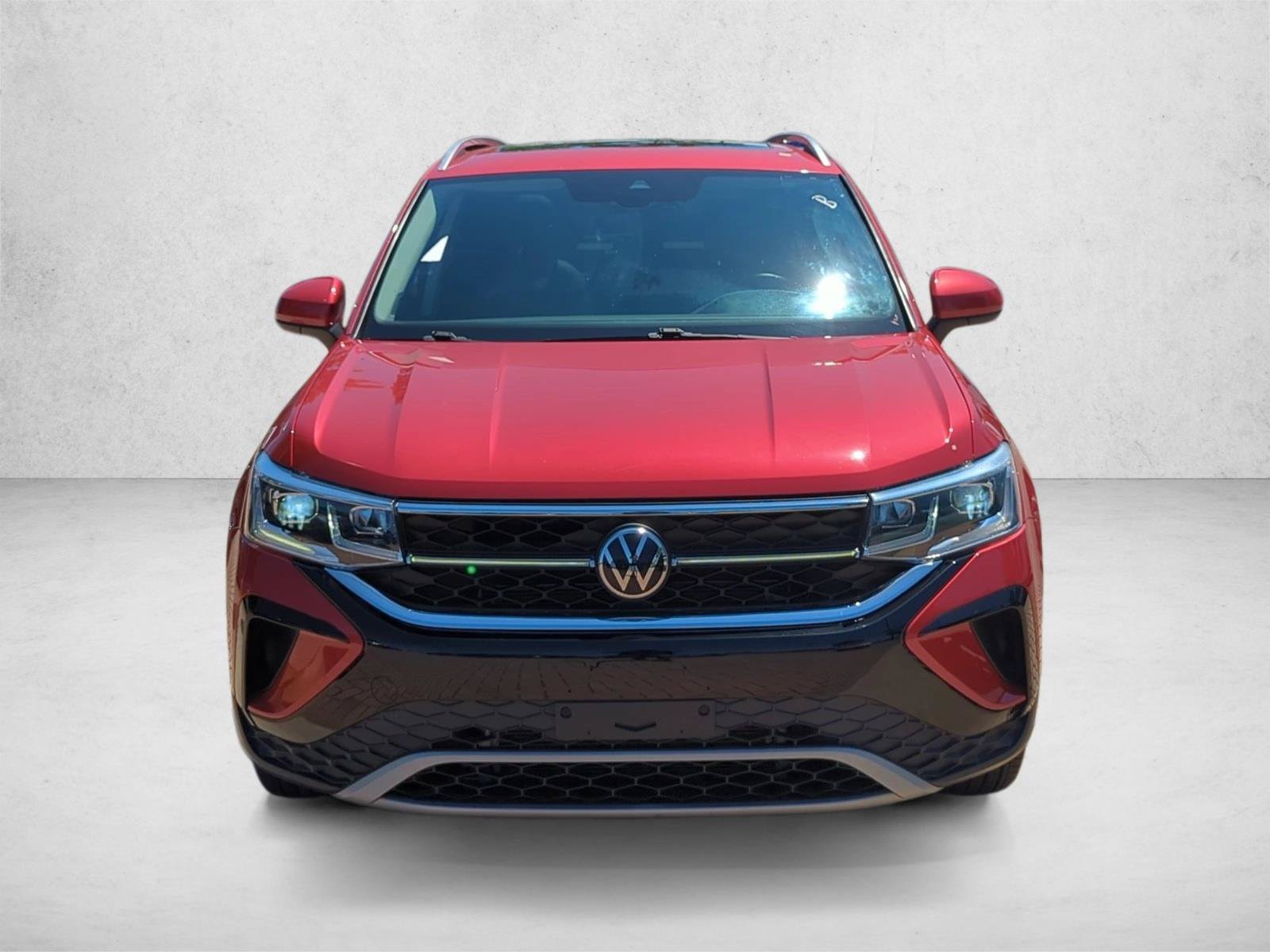 Used 2022 Volkswagen Taos SEL w/ Panoramic Sunroof Package FWD image 2