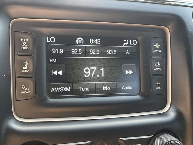 Used 2017 Jeep Grand Cherokee Laredo AWD/4WD image 21