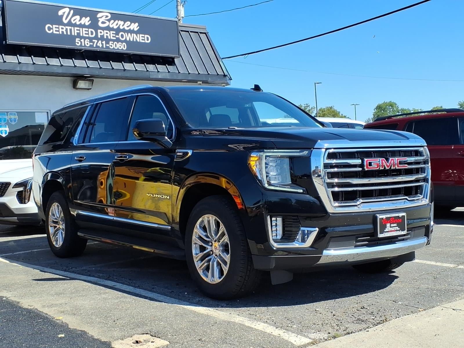 Certified 2023 GMC Yukon XL SLT AWD/4WD image 3