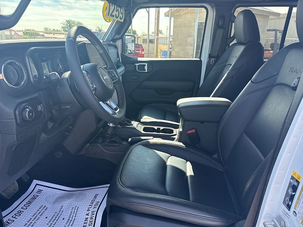 Used 2024 Jeep Wrangler Sahara image 9