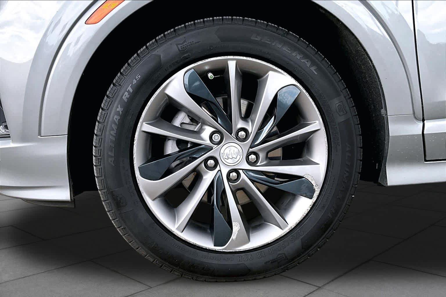 Used 2023 Buick Encore GX Select w/ Sport Touring Package FWD image 11