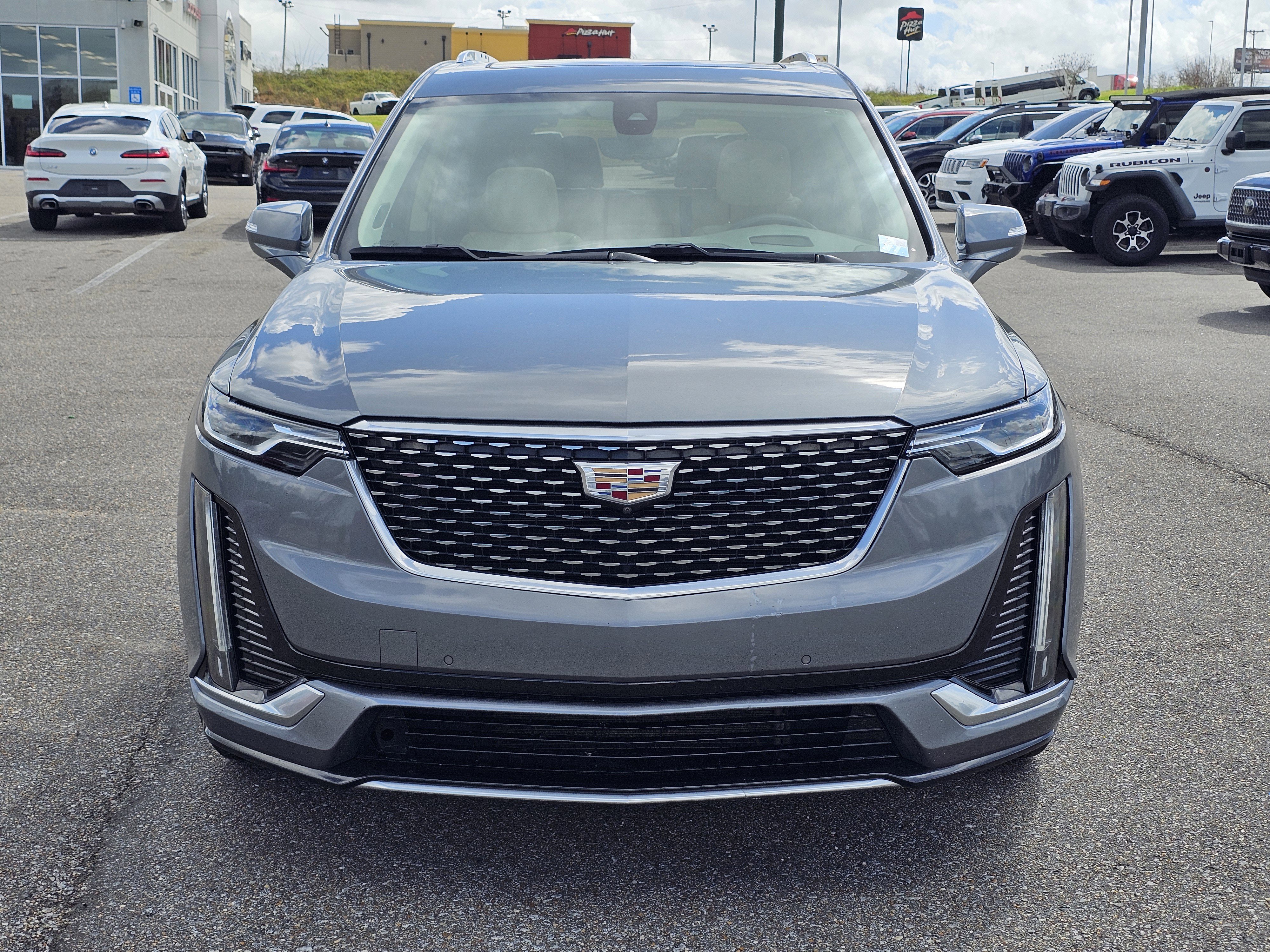 Used 2022 Cadillac XT6 Premium Luxury w/ Technology Package image 2
