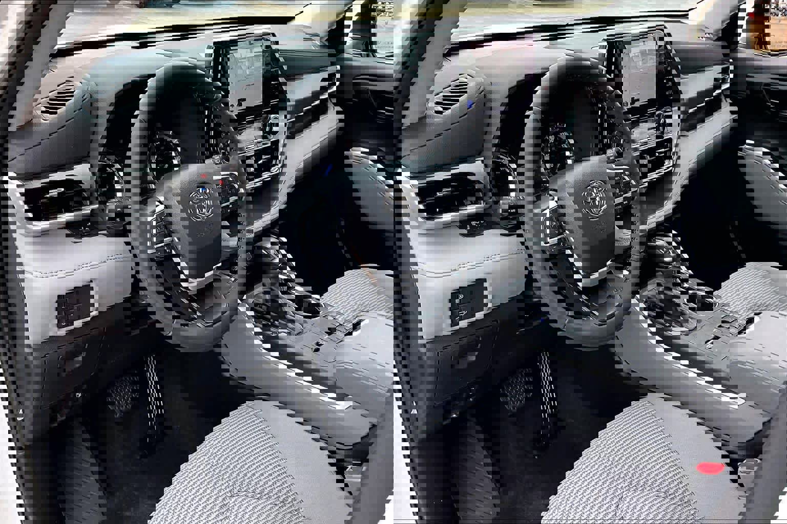 Used 2023 Toyota Highlander LE image 16