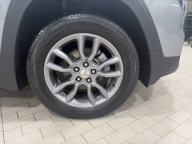 Used 2023 GMC Terrain SLT image 23