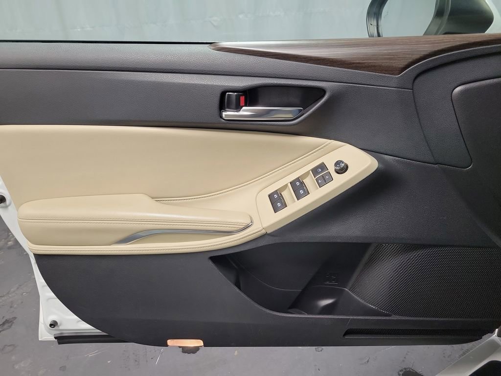 Used 2020 Toyota Avalon XLE w/ Moonroof Package image 24