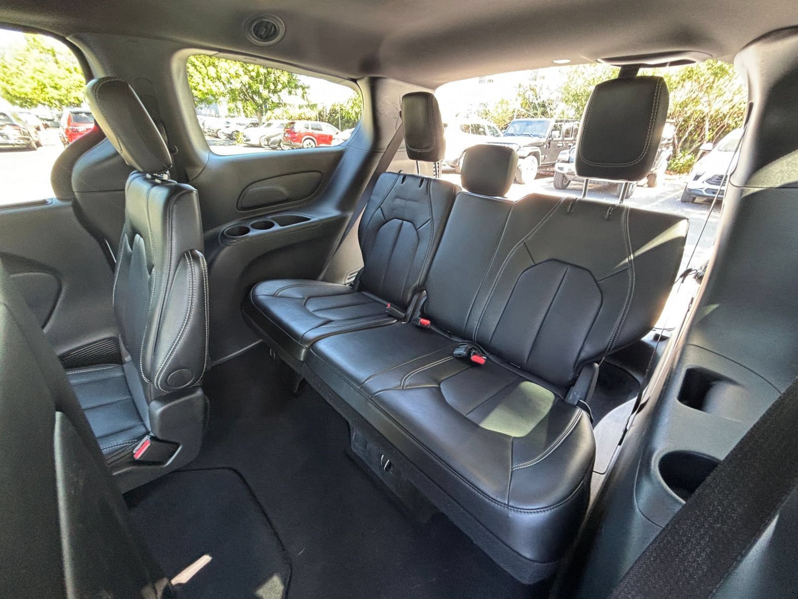 Used 2025 Chrysler Pacifica Select FWD image 30