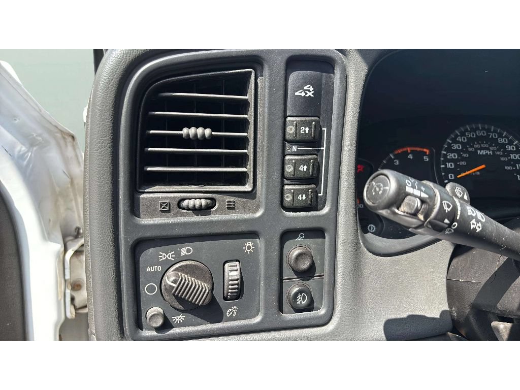 Used 2005 Chevrolet Silverado 2500 LS w/ Heavy-Duty Power Package AWD/4WD image 20