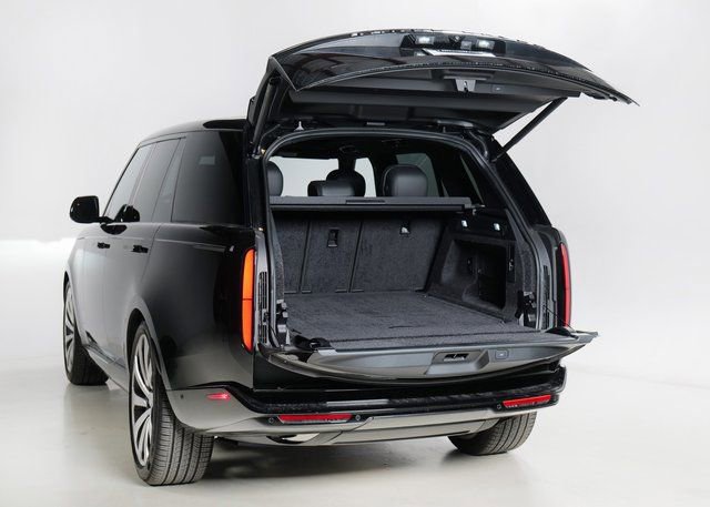 New 2025 Land Rover Range Rover SE image 24