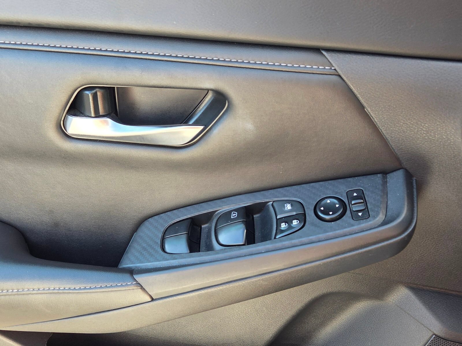 Used 2024 Nissan Sentra SV FWD image 30