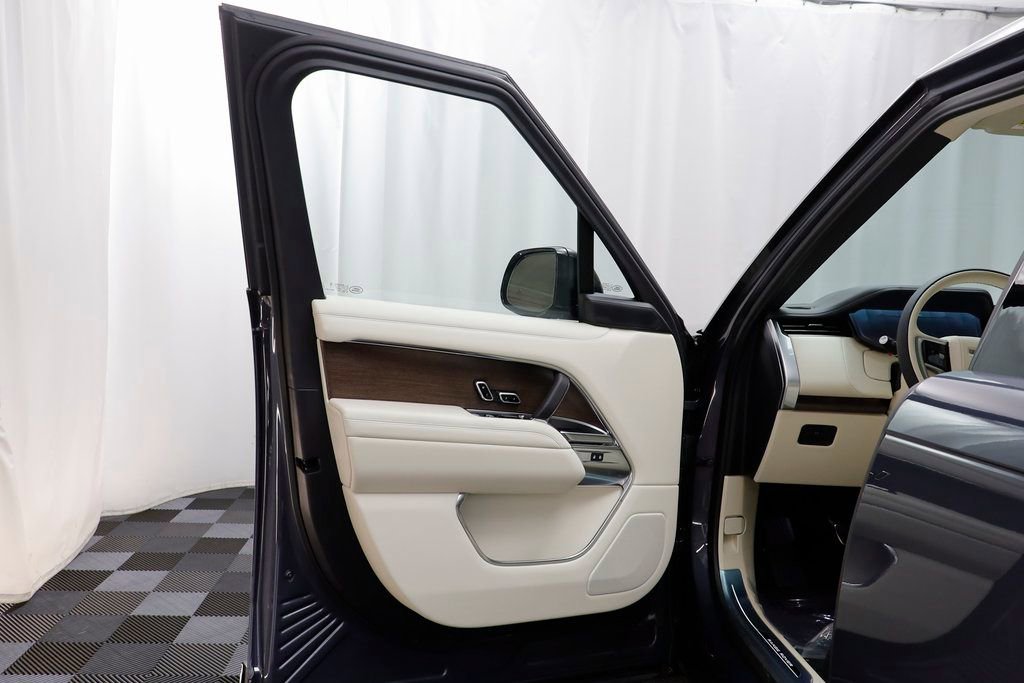 New 2025 Land Rover Range Rover SE AWD/4WD image 7