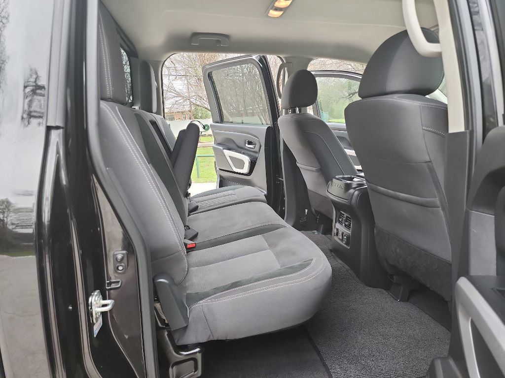 Used 2021 Nissan Titan SV w/ SV Convenience Package image 38