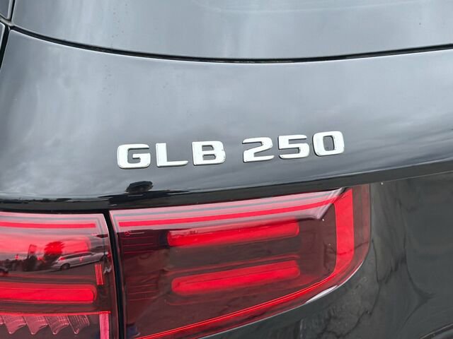 Used 2026 Mercedes-Benz GLB 250 4MATIC image 36