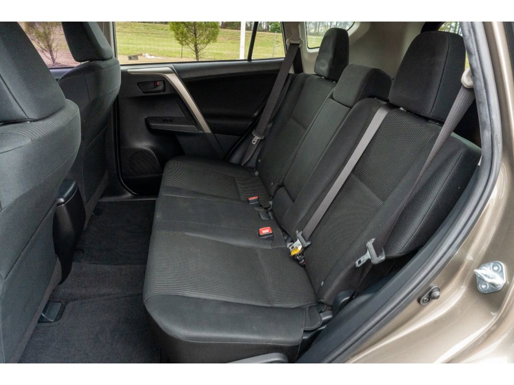 Used 2015 Toyota RAV4 LE image 13