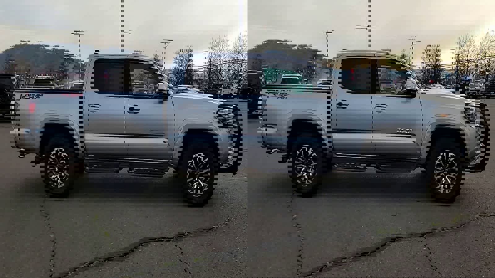 Used 2022 Toyota Tacoma TRD Sport w/ Technology Package image 9