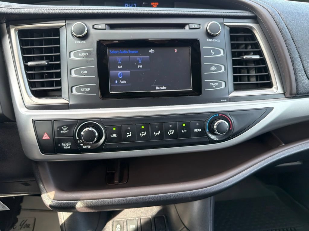 Used 2019 Toyota Highlander LE FWD image 17