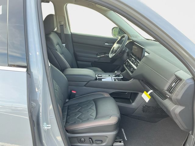 New 2026 Nissan Pathfinder Platinum image 17