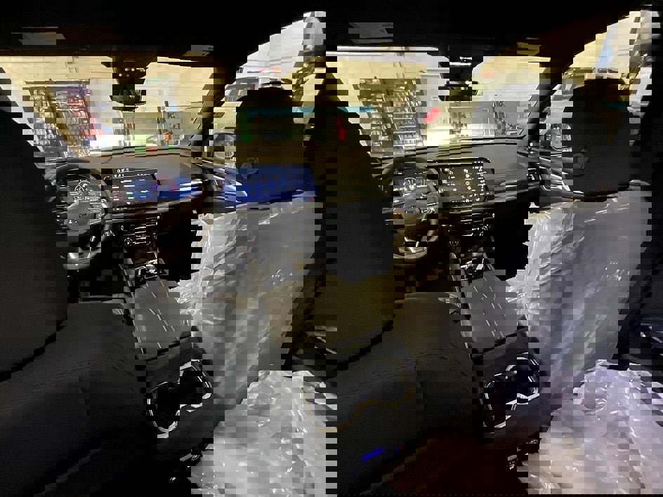 New 2026 Chevrolet Traverse LT w/ Midnight/Sport Edition image 3