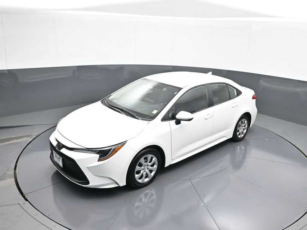 Certified 2025 Toyota Corolla LE image 33