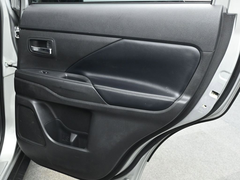 Used 2020 Mitsubishi Outlander SEL image 16