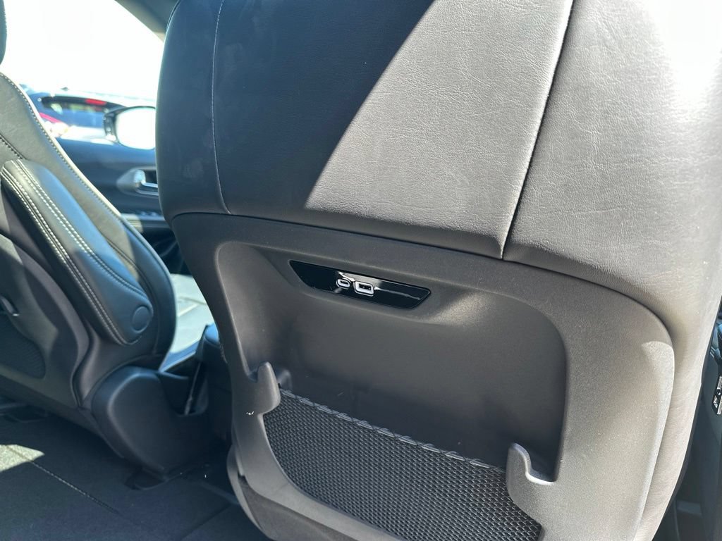 New 2027 Chrysler Pacifica Limited FWD image 18