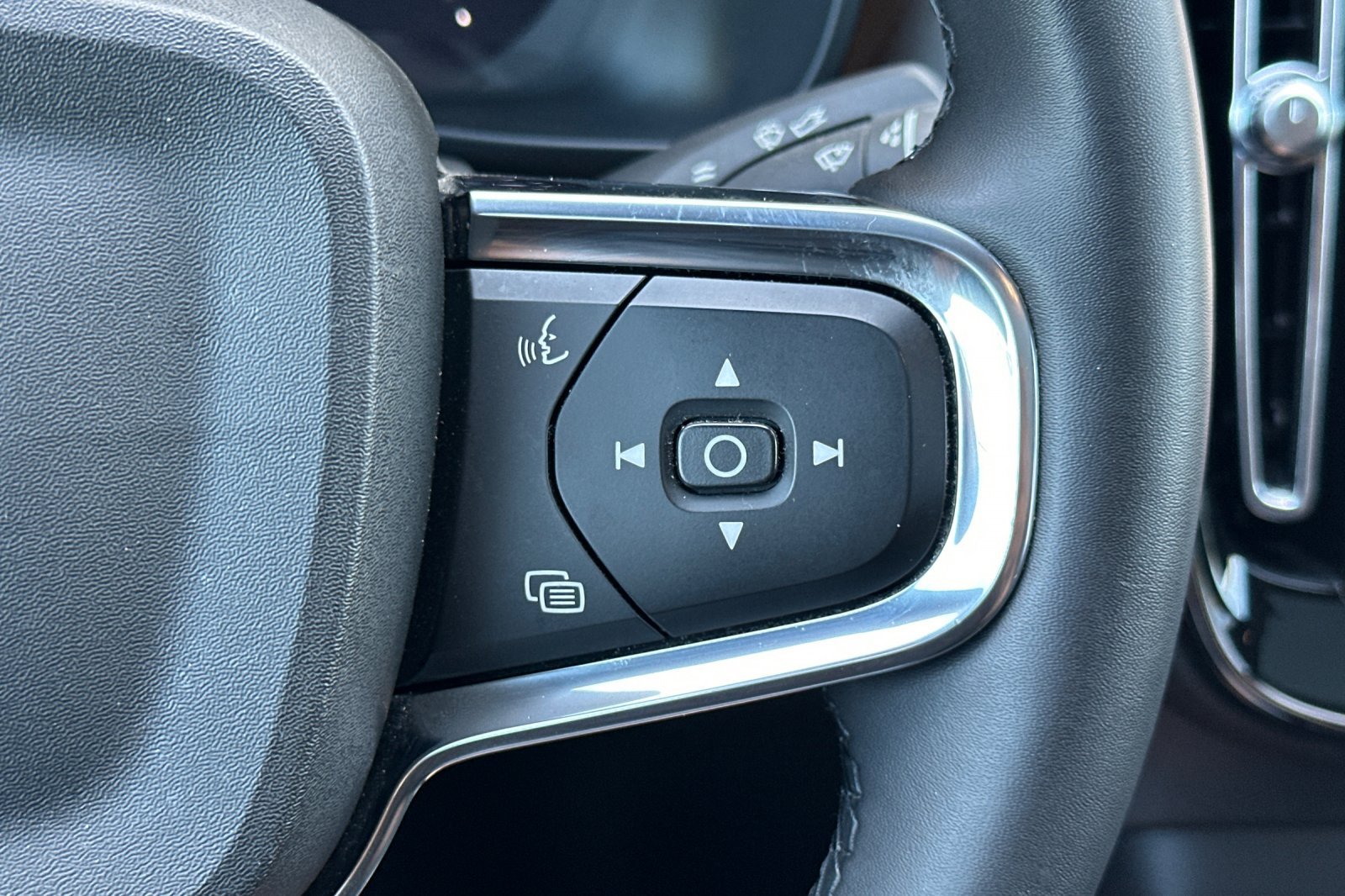 Certified 2023 Volvo C40 Recharge Core AWD/4WD image 28
