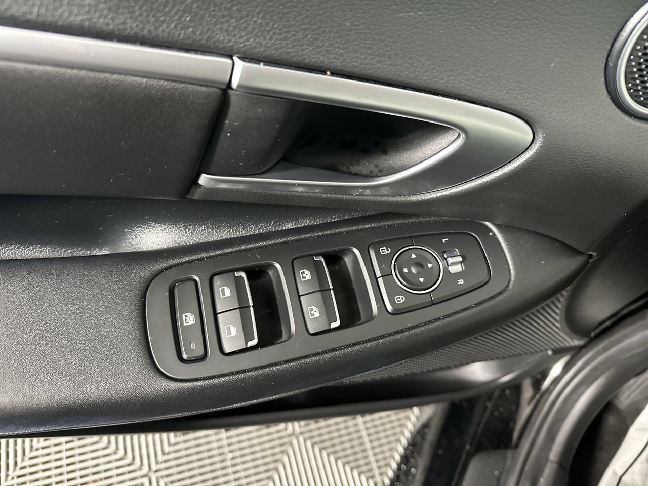 Used 2024 Hyundai Sonata SEL FWD image 3
