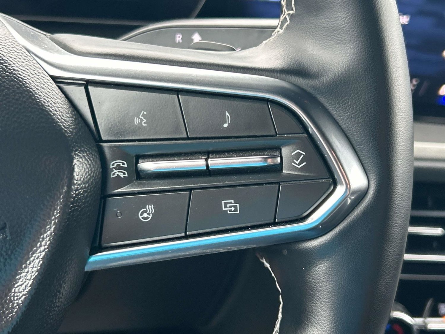 Used 2025 Chevrolet Traverse LT FWD image 34