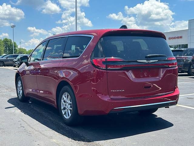 New 2025 Chrysler Pacifica Select image 4