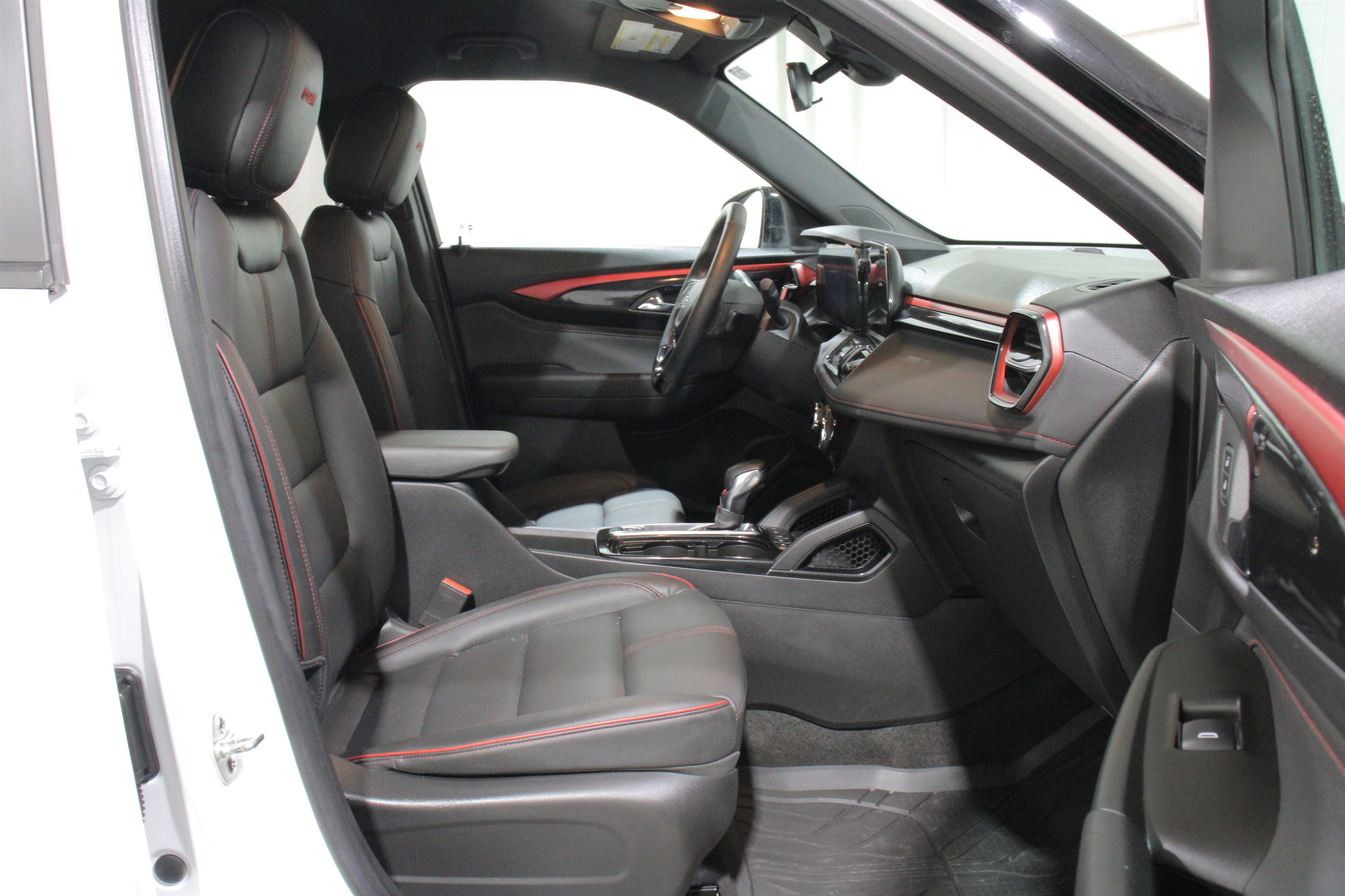 Used 2024 Chevrolet TrailBlazer RS image 24