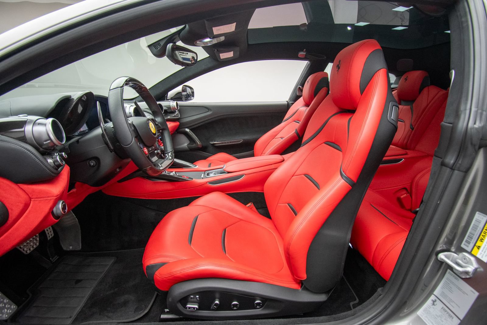 Used 2018 Ferrari GTC4Lusso AWD/4WD image 12
