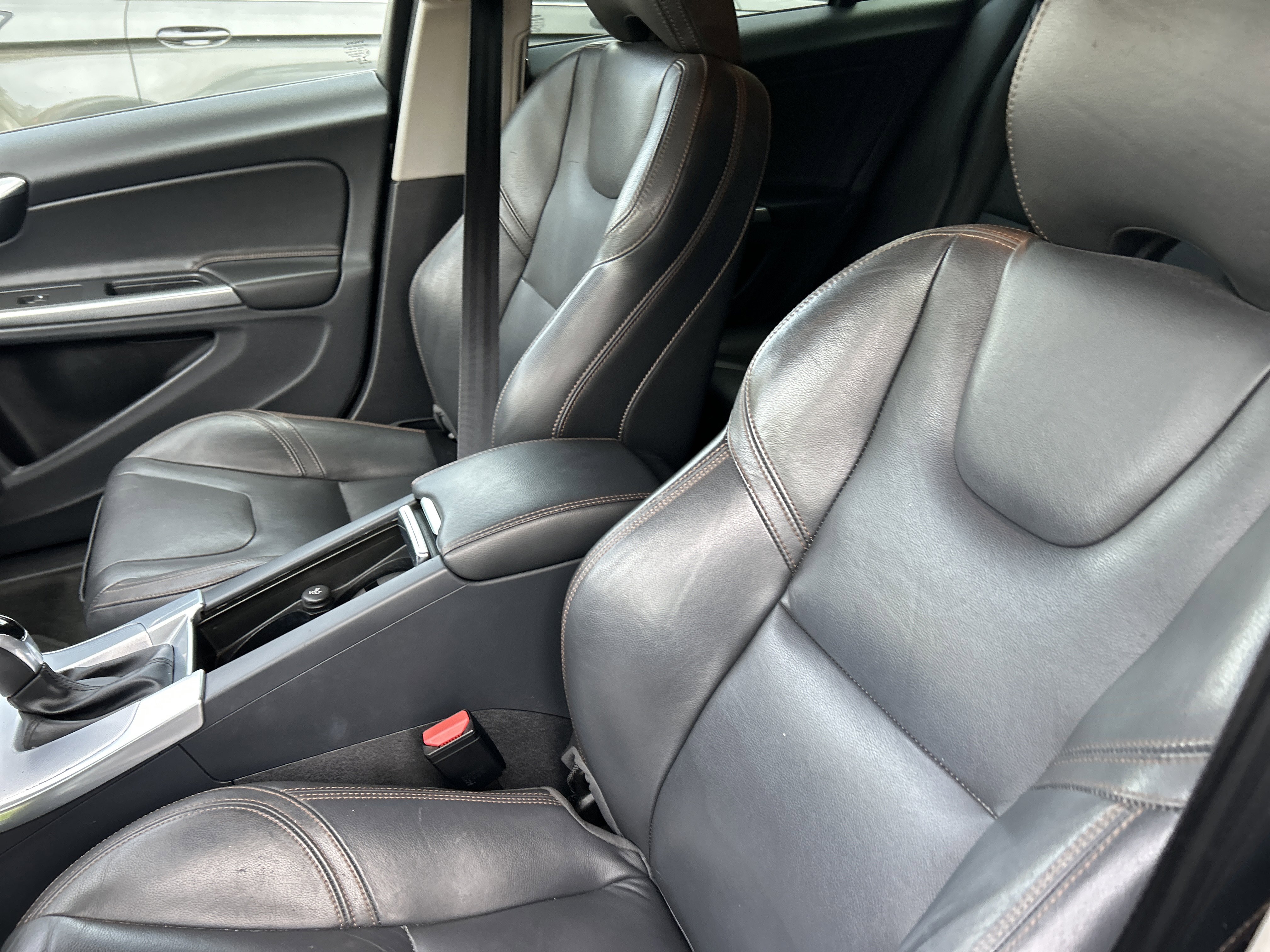 Used 2017 Volvo V60 T5 Cross Country w/ Convenience Package image 12