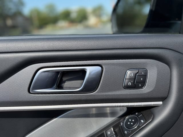 Used 2025 Ford Explorer ST AWD/4WD image 12