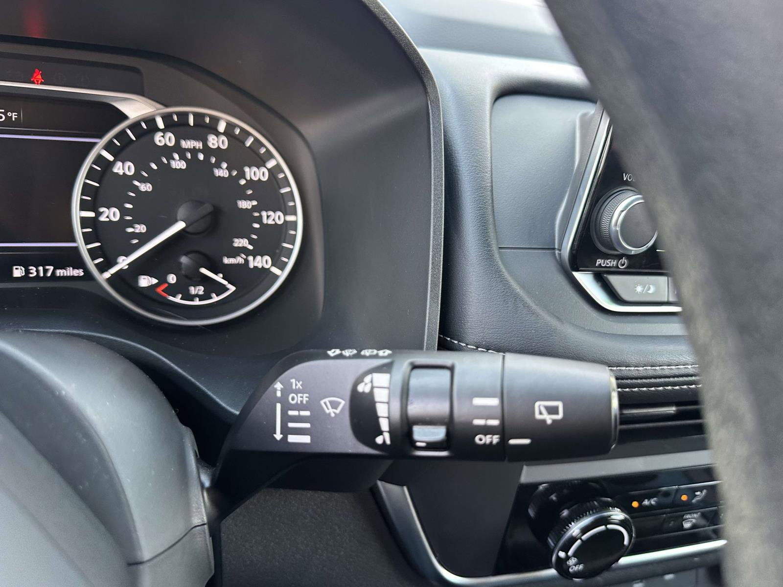 Used 2025 Nissan Rogue S image 27