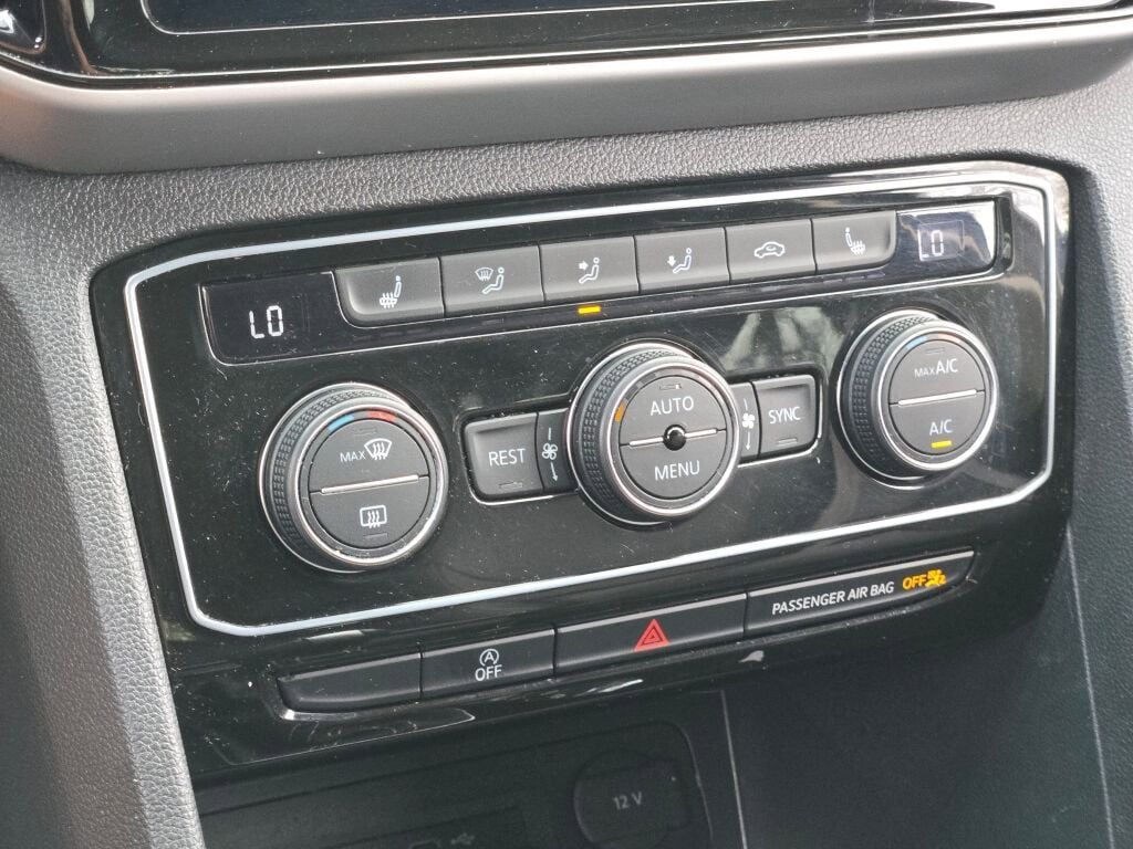 Used 2023 Volkswagen Atlas SE image 33