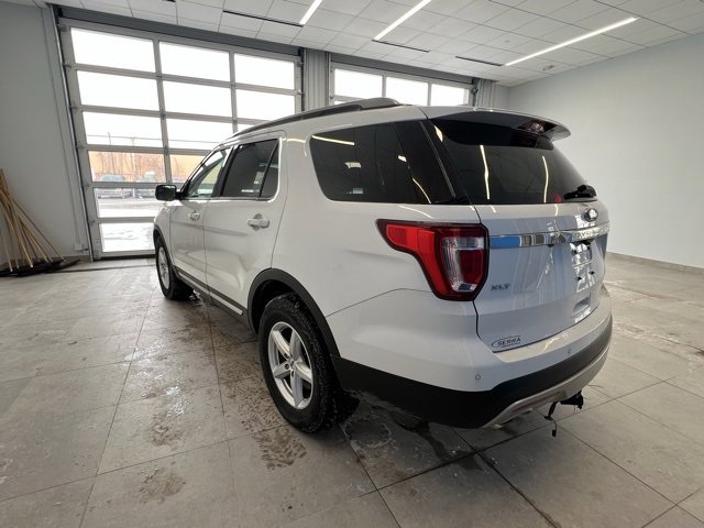Used 2017 Ford Explorer XLT image 7